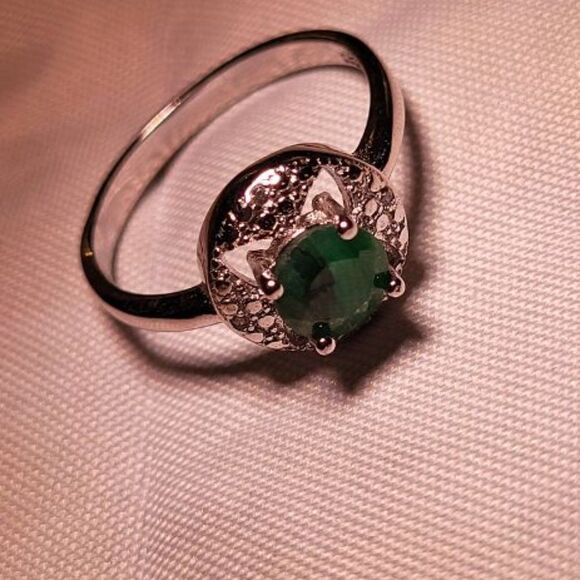Elite New 1.35ctw Genuine Emerald & Diamond .925 Sterling Silver Size 7 Ring - Picture 4 of 5